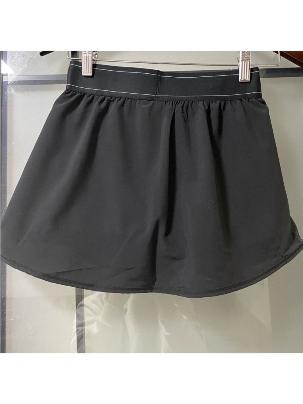 ALO Yoga Black Mini Skirt - Picture 3 of 3